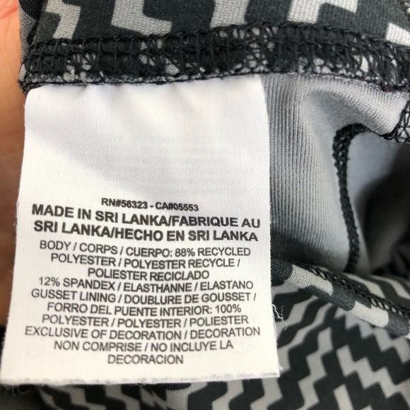 Nike Legend 2.0 Dri Fit Zig-Zag Capri Leggings Sz S - Picture 14 of 14